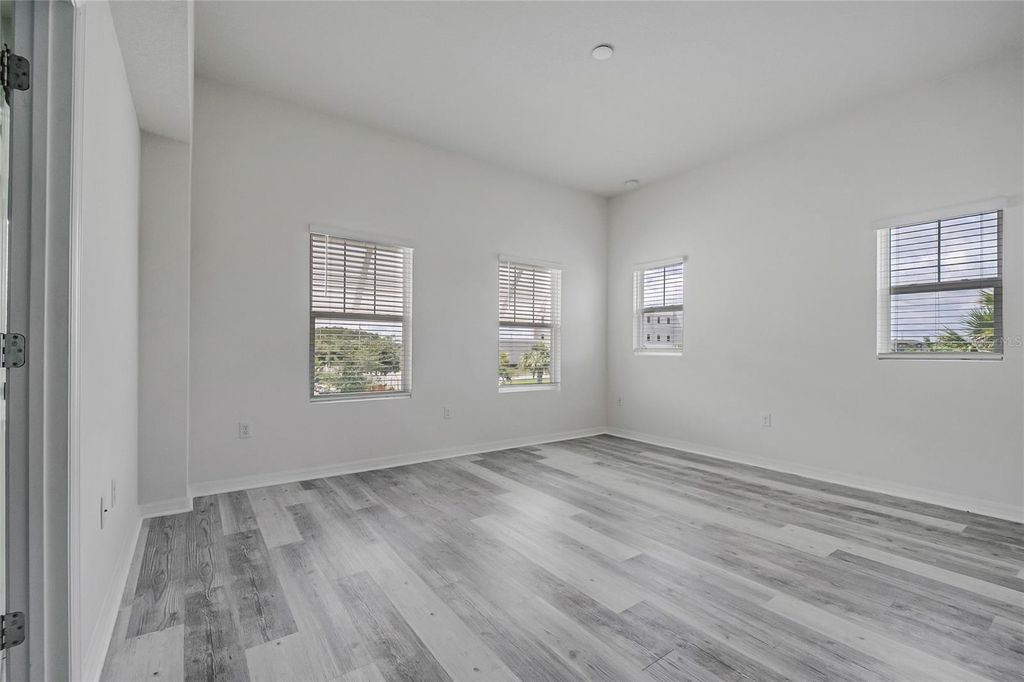 Image 25 of property listing at 9586 POPLAR RIDGE AVENUE, Orlando, FL 32832