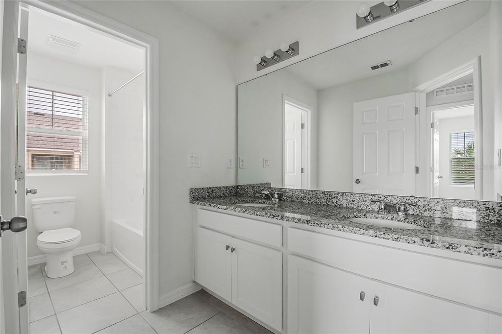 Image 33 of property listing at 9586 POPLAR RIDGE AVENUE, Orlando, FL 32832