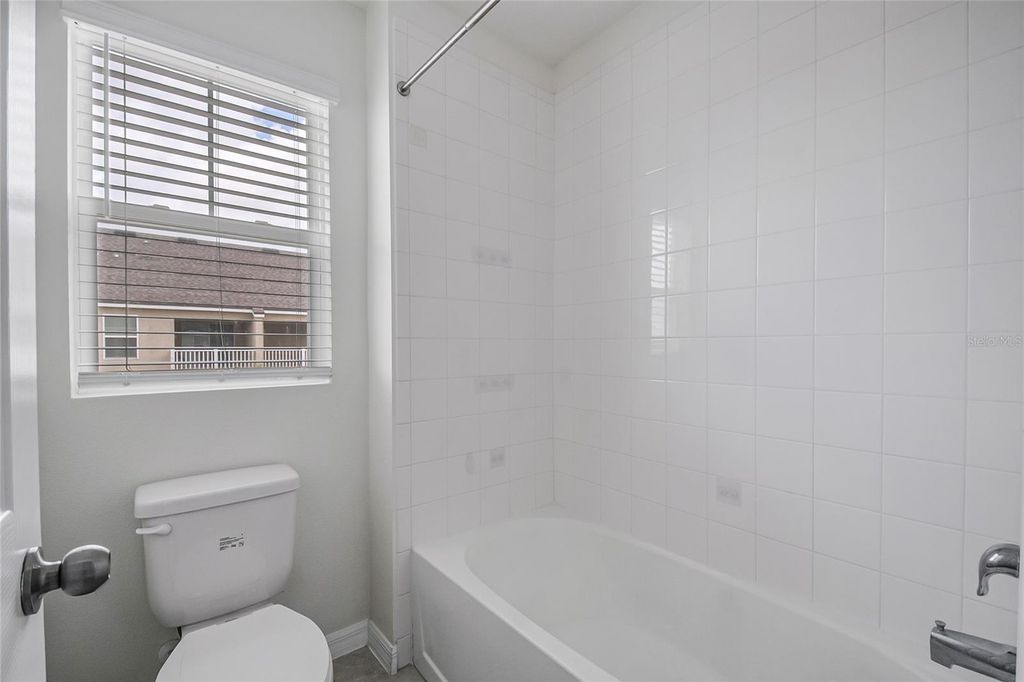 Image 34 of property listing at 9586 POPLAR RIDGE AVENUE, Orlando, FL 32832