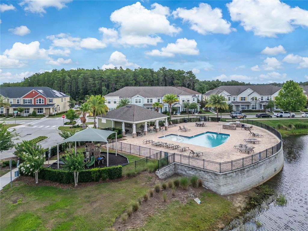 Image 40 of property listing at 9586 POPLAR RIDGE AVENUE, Orlando, FL 32832