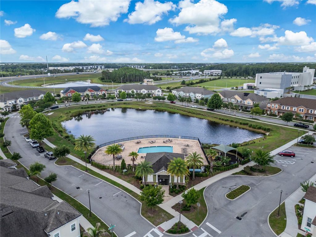Image 5 of property listing at 9586 POPLAR RIDGE AVENUE, Orlando, FL 32832
