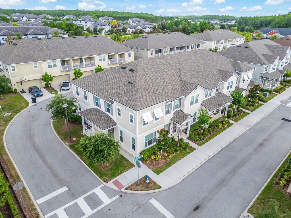 Image 6 of property listing at 9586 POPLAR RIDGE AVENUE, Orlando, FL 32832