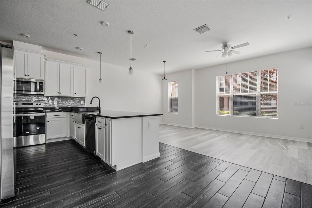 Image 10 of property listing at 9586 POPLAR RIDGE AVENUE, Orlando, FL 32832