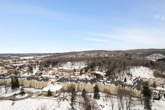 1388 Gray Drive 3, Traverse City, MI 49684