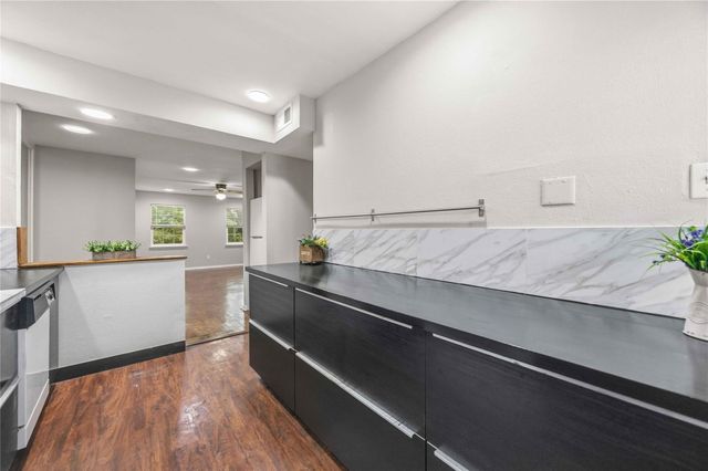 11607 Chimney Rock Road C, Houston, TX 77035