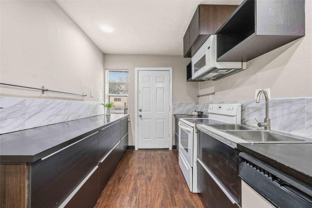 11607 Chimney Rock Road C, Houston, TX 77035