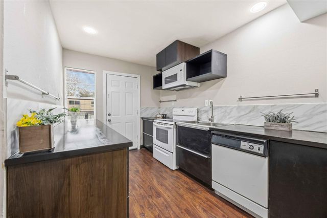 11607 Chimney Rock Road C, Houston, TX 77035