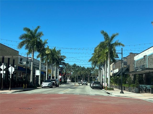 5252 NW 85th Ave 602, Doral, FL 33166