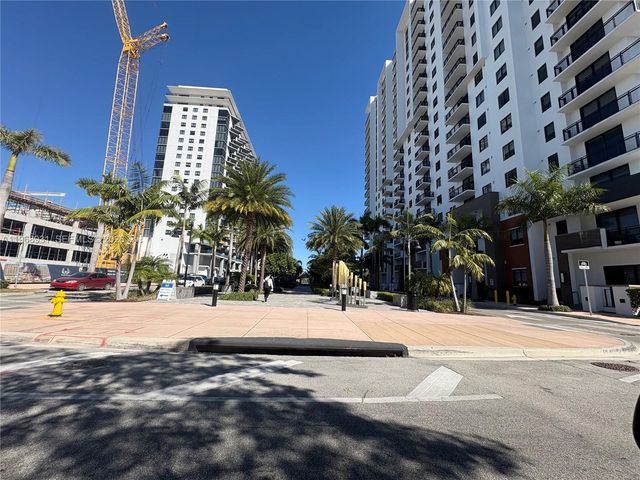 5252 NW 85th Ave 602, Doral, FL 33166