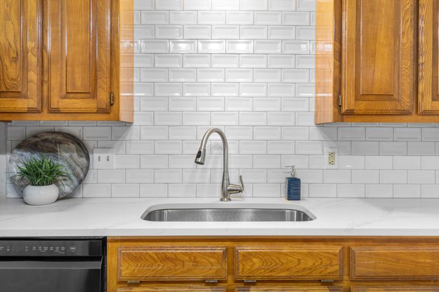 120 Briar Ridge Drive, Hewitt, TX 76643