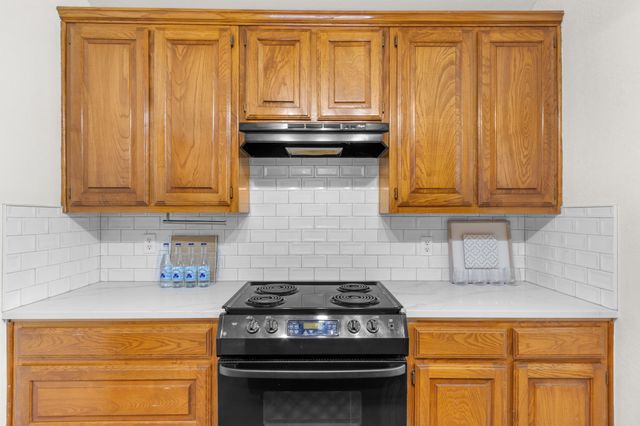 120 Briar Ridge Drive, Hewitt, TX 76643