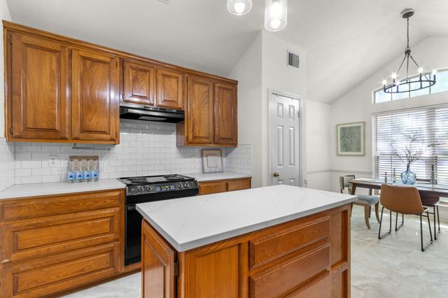 120 Briar Ridge Drive, Hewitt, TX 76643