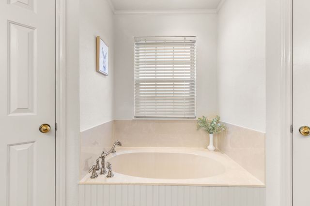 120 Briar Ridge Drive, Hewitt, TX 76643