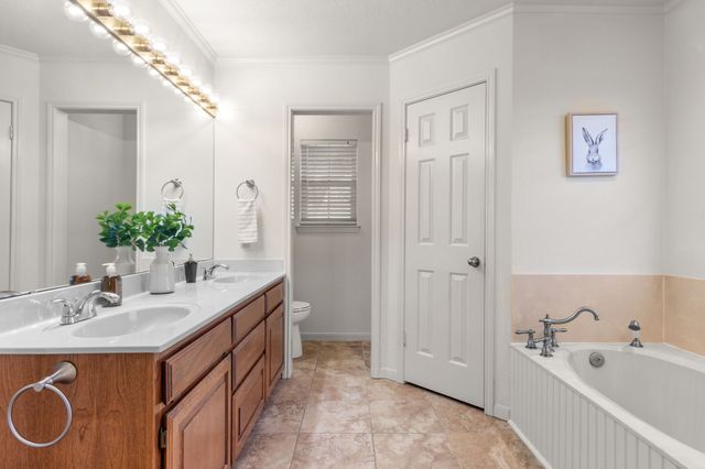 120 Briar Ridge Drive, Hewitt, TX 76643