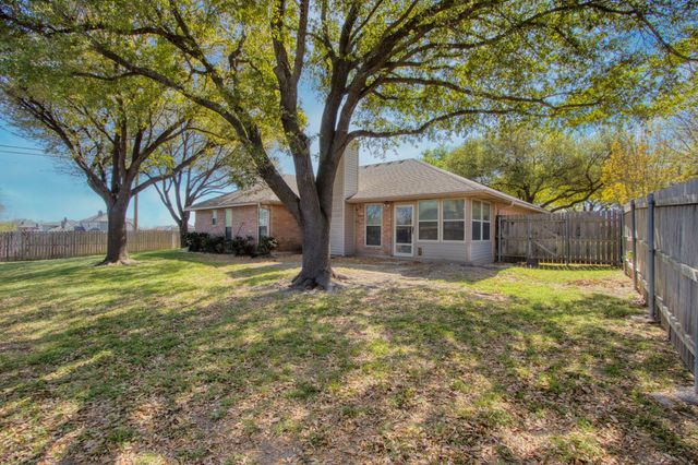 120 Briar Ridge Drive, Hewitt, TX 76643
