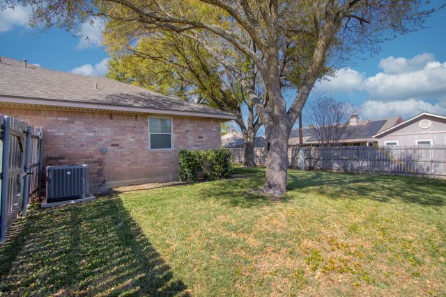 120 Briar Ridge Drive, Hewitt, TX 76643