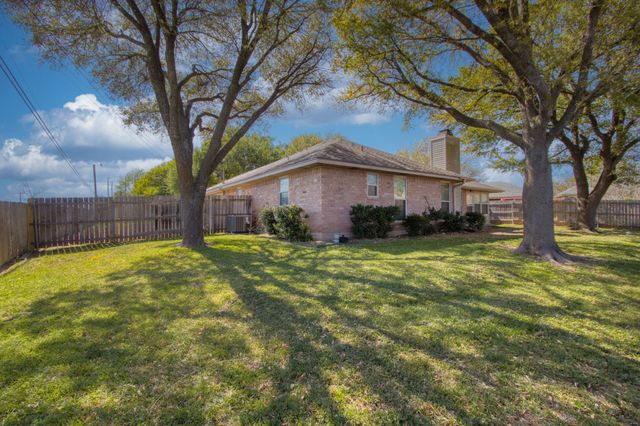 120 Briar Ridge Drive, Hewitt, TX 76643