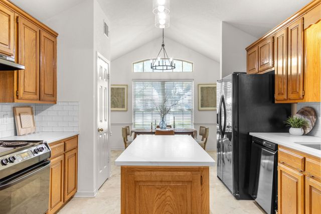 120 Briar Ridge Drive, Hewitt, TX 76643