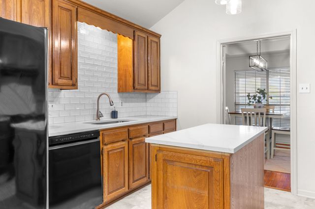 120 Briar Ridge Drive, Hewitt, TX 76643