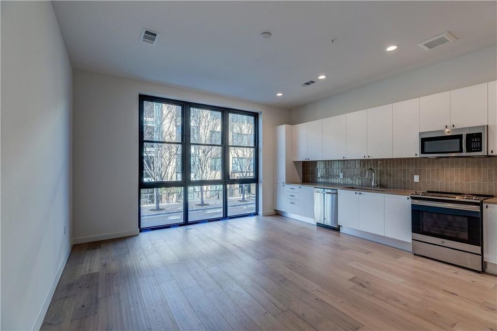 800 Embassy DR 117, Austin, TX 78702