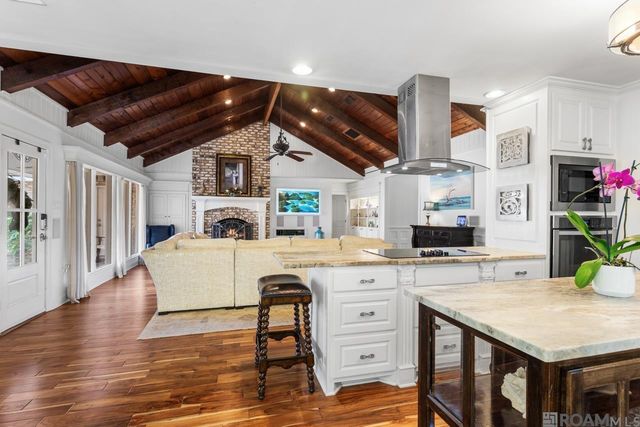 6423 Lawnridge Dr, Central, LA 70818