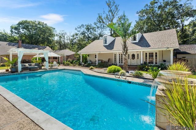 6423 Lawnridge Dr, Central, LA 70818