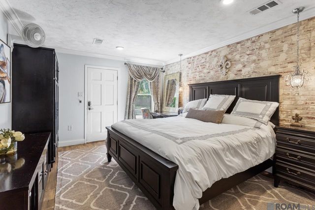 6423 Lawnridge Dr, Central, LA 70818