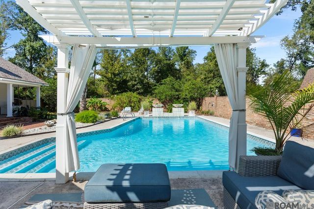 6423 Lawnridge Dr, Central, LA 70818