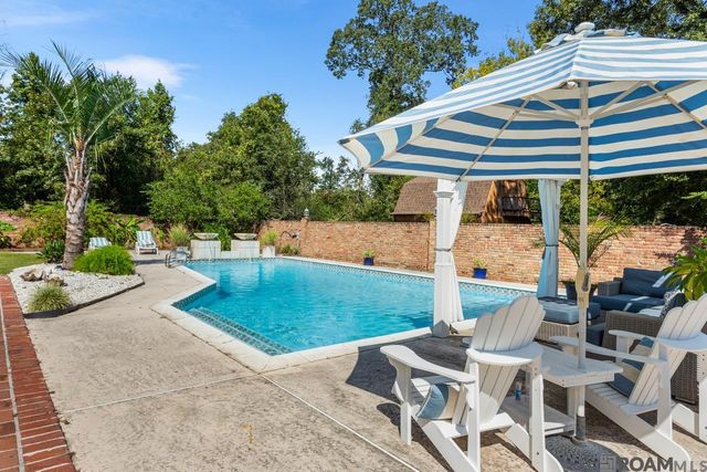 6423 Lawnridge Dr, Central, LA 70818