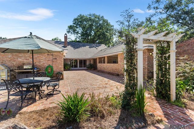 6423 Lawnridge Dr, Central, LA 70818