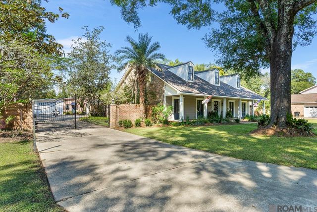 6423 Lawnridge Dr, Central, LA 70818