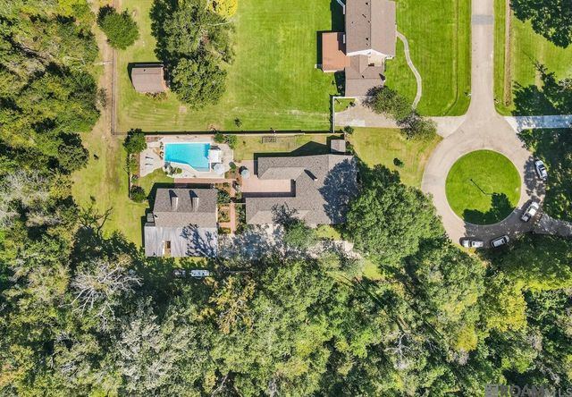 6423 Lawnridge Dr, Central, LA 70818