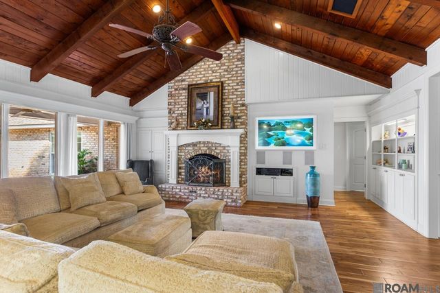 6423 Lawnridge Dr, Central, LA 70818