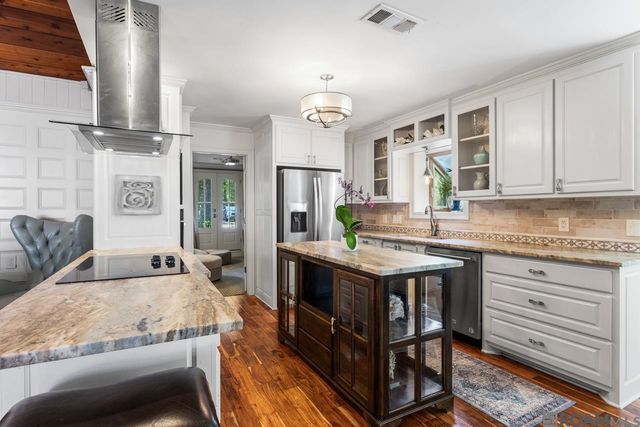 6423 Lawnridge Dr, Central, LA 70818