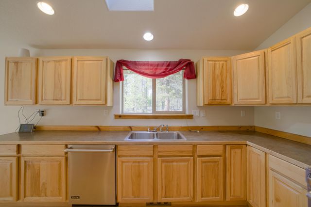 327 Chapman Street, Gilchrist, OR 97737