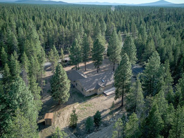 327 Chapman Street, Gilchrist, OR 97737