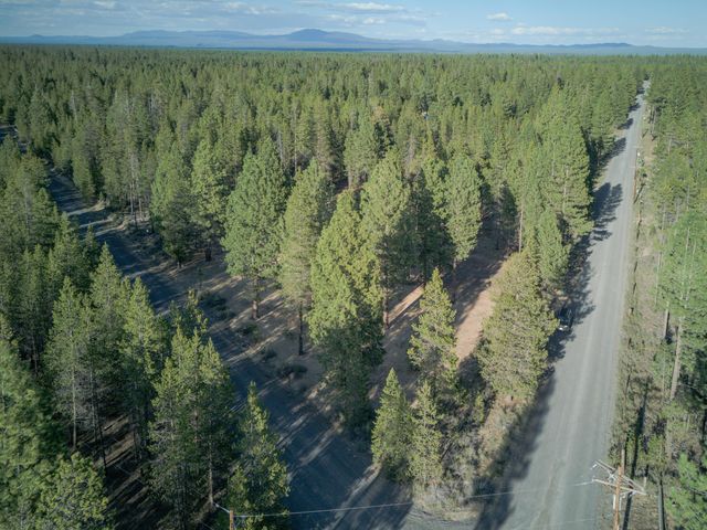 327 Chapman Street, Gilchrist, OR 97737