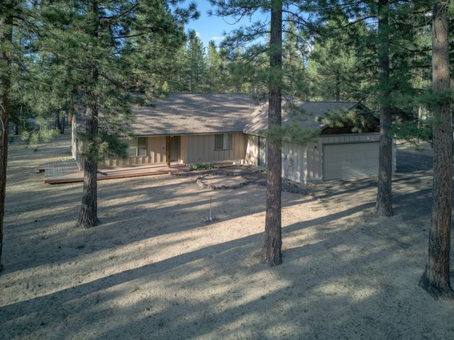 327 Chapman Street, Gilchrist, OR 97737