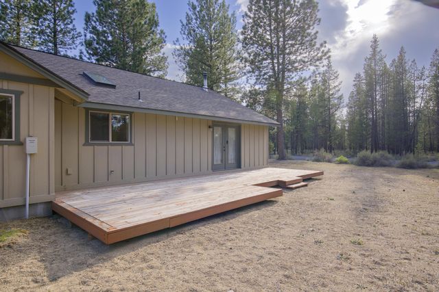 327 Chapman Street, Gilchrist, OR 97737