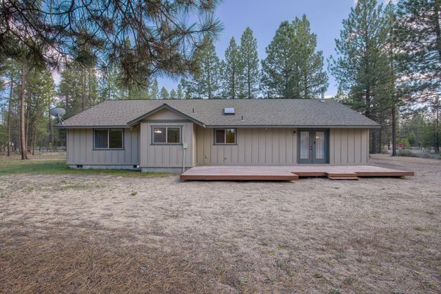 327 Chapman Street, Gilchrist, OR 97737