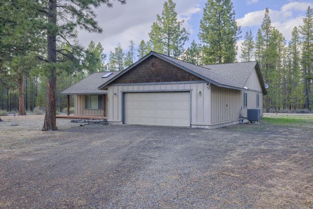 327 Chapman Street, Gilchrist, OR 97737