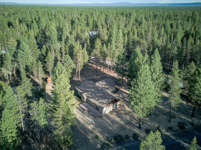 327 Chapman Street, Gilchrist, OR 97737