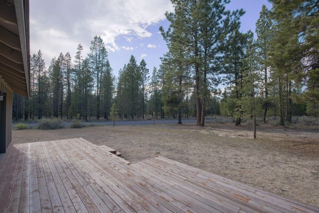 327 Chapman Street, Gilchrist, OR 97737