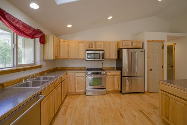 327 Chapman Street, Gilchrist, OR 97737