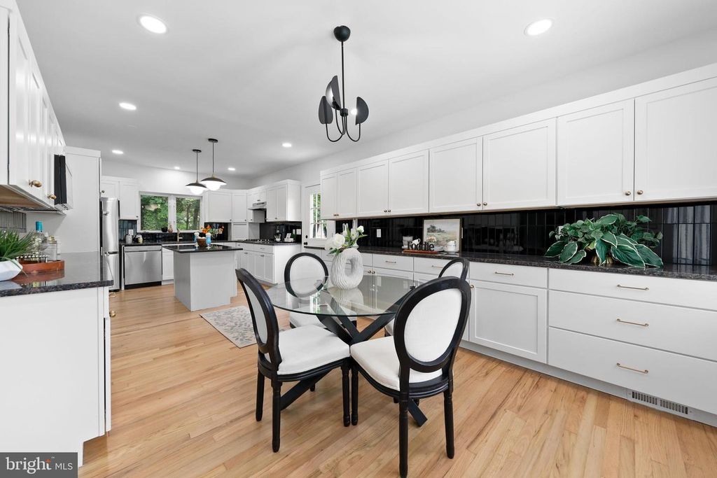 253 W CENTRAL AVE, Blackwood, NJ 08012