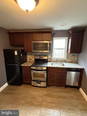 152 W GIRARD AVE, Philadelphia, PA 19123