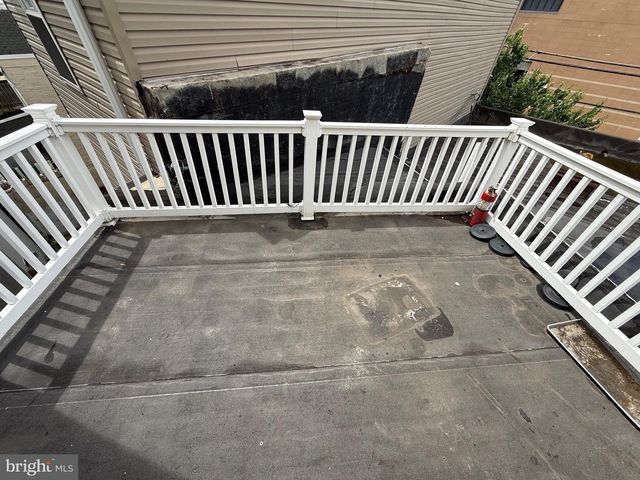 152 W GIRARD AVE, Philadelphia, PA 19123