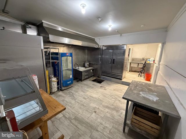 152 W GIRARD AVE, Philadelphia, PA 19123