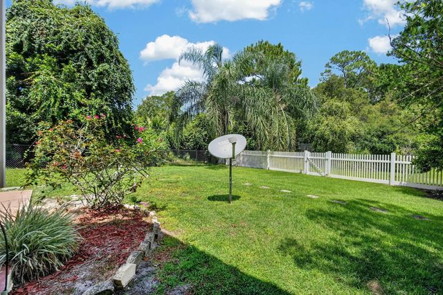 6888 Cypress Point Dr, St Augustine, FL 32086