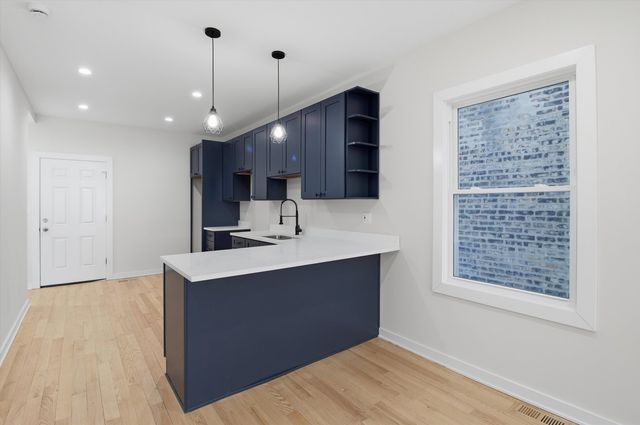 821 N Lockwood Avenue, Chicago, IL 60651